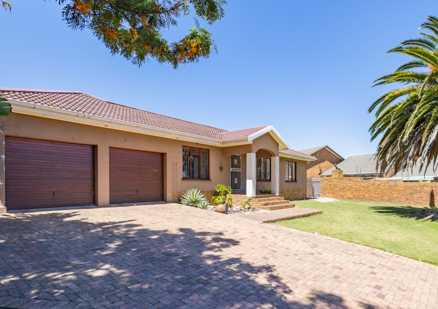 To Let 3 Bedroom Property for Rent in Kenridge Western Cape